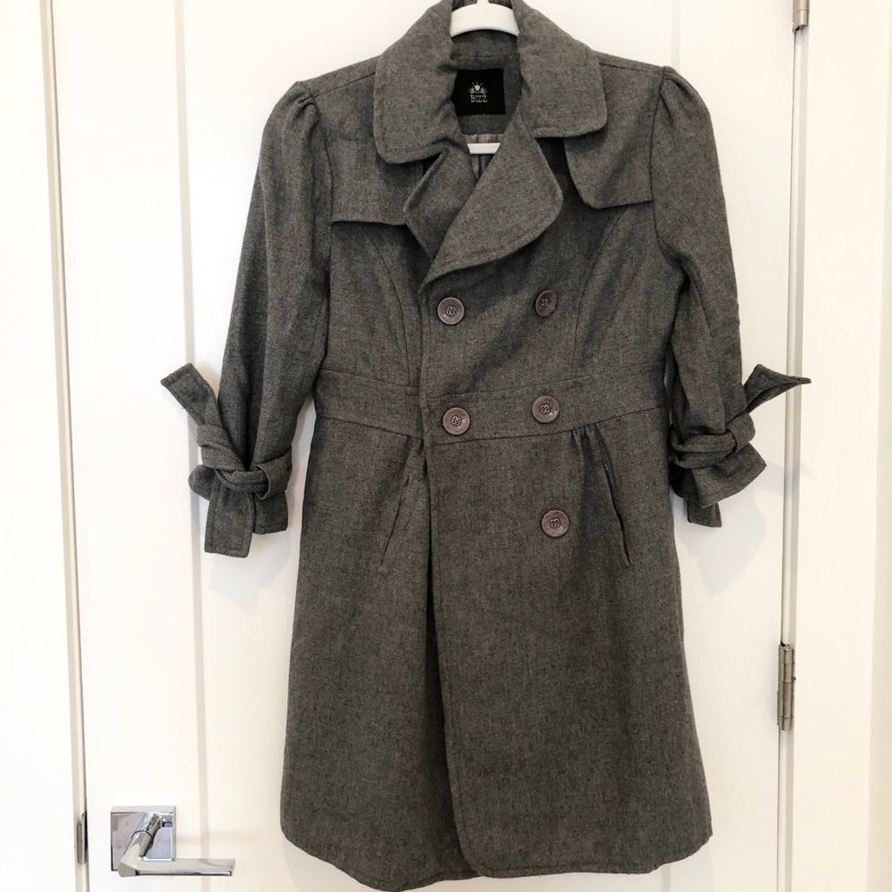 Lightweight 3/4 sleeve gray trench coat